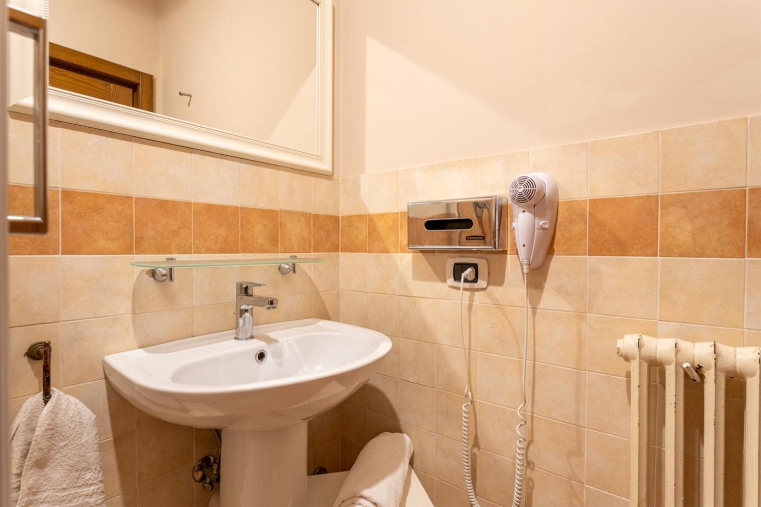 Maxi Paradiso - Guest House A Due Passi Dal Lago Trasimeno Torricella  外观 照片