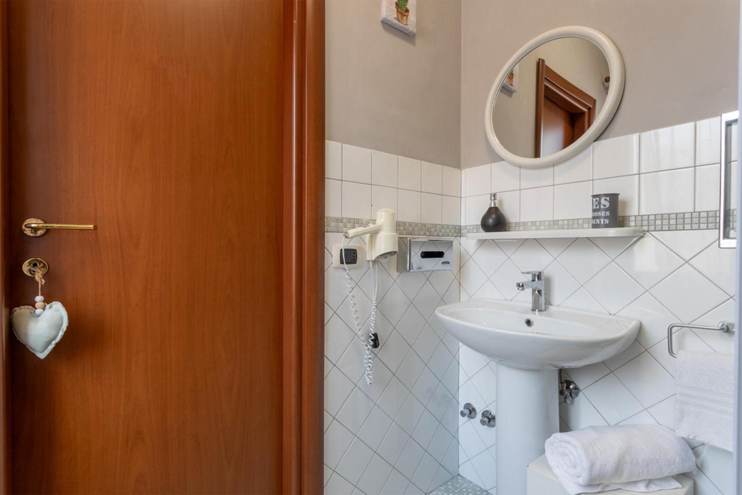 Maxi Paradiso - Guest House A Due Passi Dal Lago Trasimeno Torricella  外观 照片